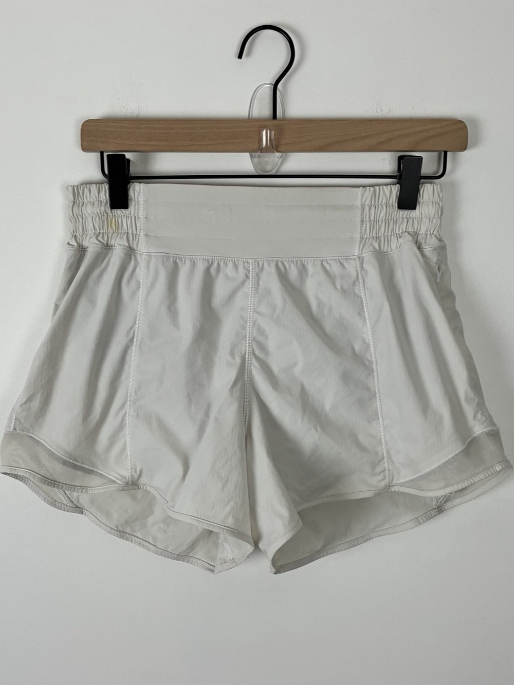 Lululemon White Hotty Hot Shorts Athletic Workout 6